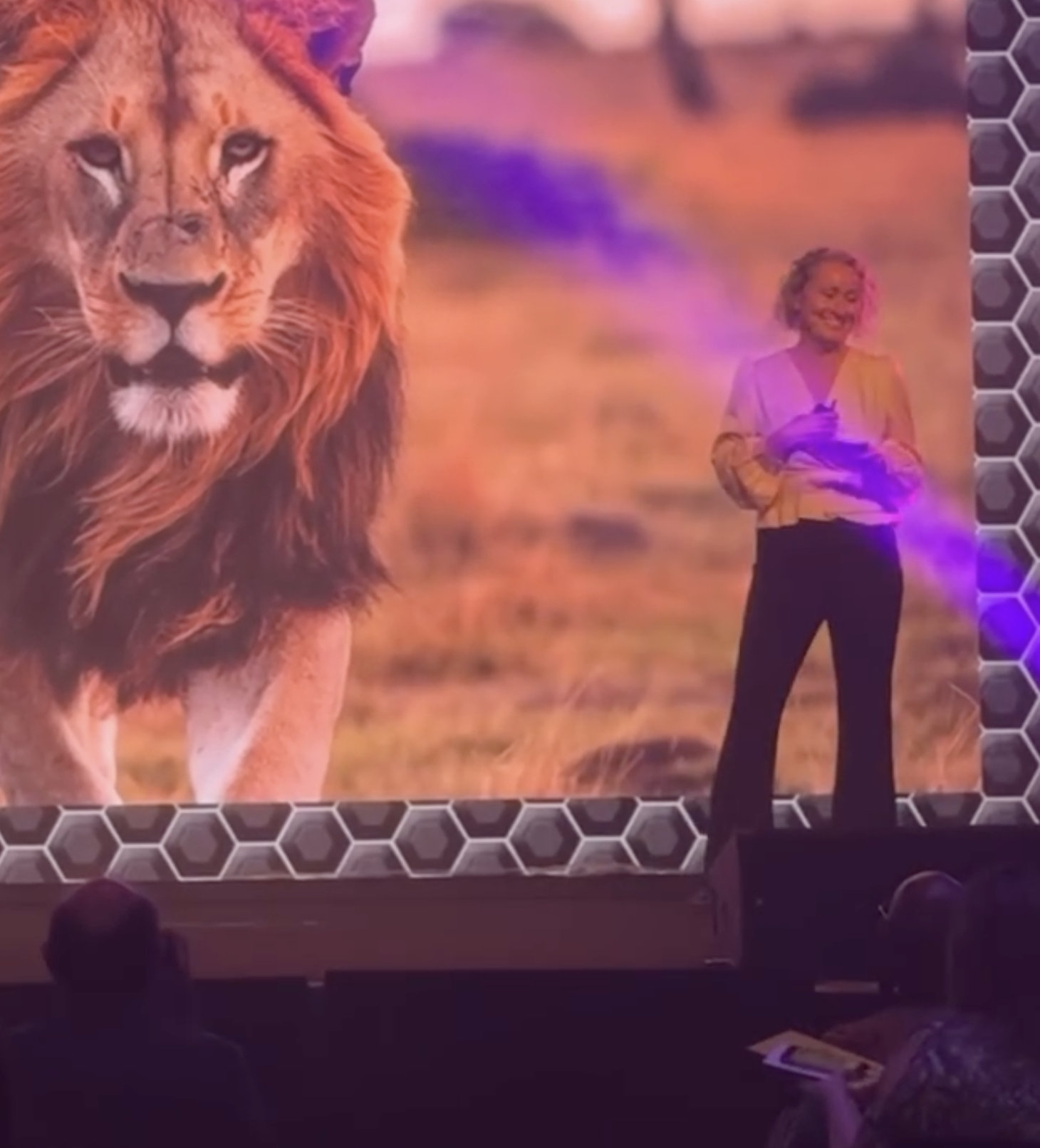 Michelle op het podium tijdens een internationaal event